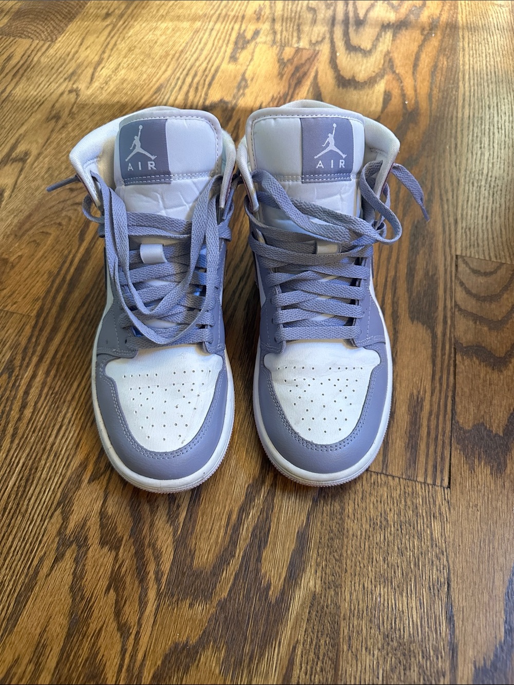 EUC Jordan Sneakers in White and Light Purple; 7.5